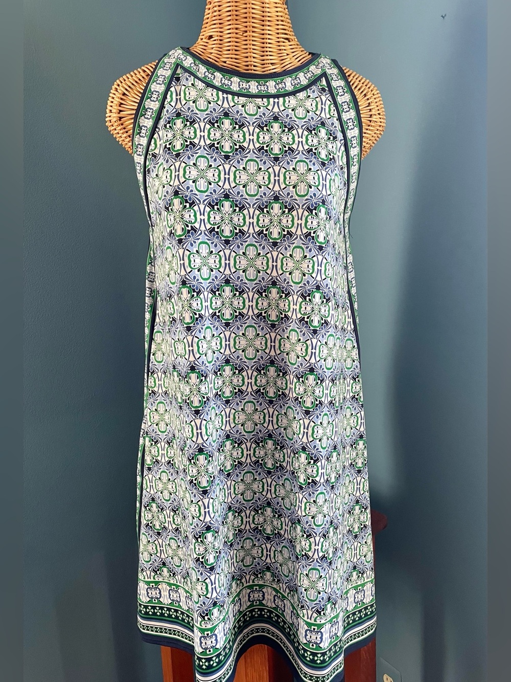 Max Studio Sleeveless Shift Dress Green Navy White Print Stretch Polyester M?
